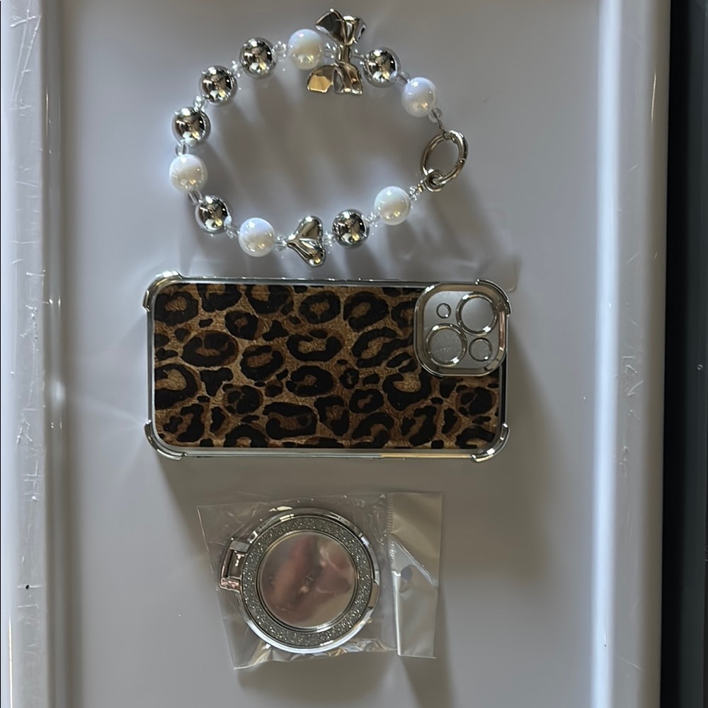 Leopard Print Phone Case with Pearl Bracelet